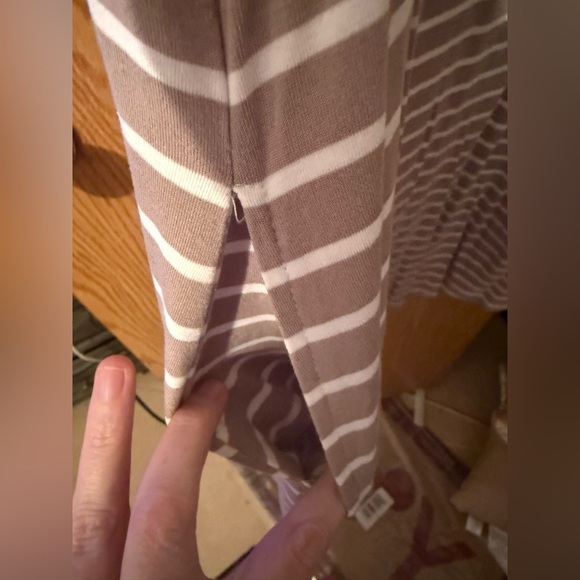 Sleeveless Dress with Lace Floral Design - Picture 5 of 7